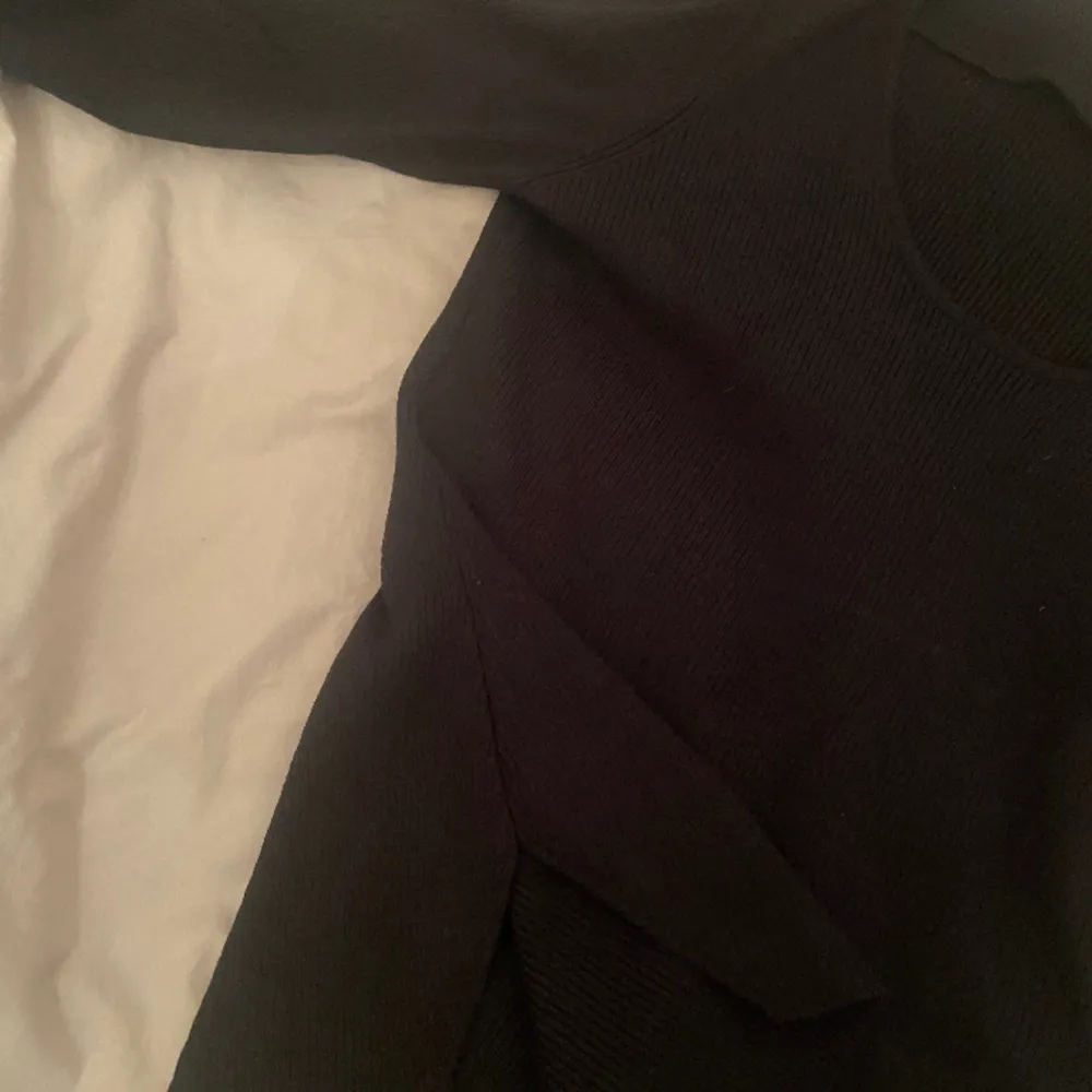 Skön material, ganska varm.Storlek XL Skit snygg med ett par jeans eller kostym byxor,Köpte för ungefär 160kr. Neuletakit & Villapaidat.