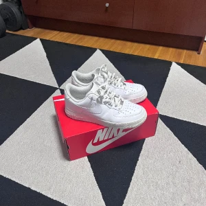 Air Force 1 - Hej Jag säljer mina Nike Air Force 1 i storlek 42 Utmärkt skick!