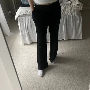 Linnebyxor - Svarta linnebyxor från lager 157. Fint skick, pris går att diskutera❤️