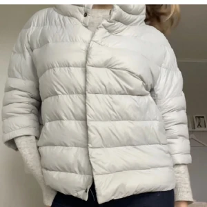 DUNJACKA - Bra skick🤍