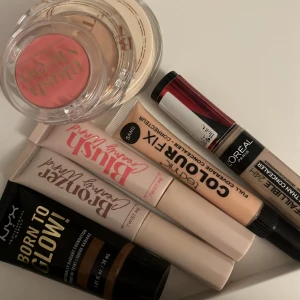 Smink - Säljer dessa då jag ej andvänder dem💗 Lägg prisförslag efter va du personligen tycker är värt eller köp allt för 450!! Skriv för mer bilder/frågor!💞(värdet på alla grejer tillsammans är 1019kr)