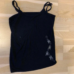 svart linne  - gulligt linne 😊