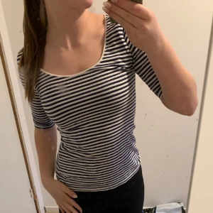 randig tröja!  - sitter fint men måste sälja för har förmycket kläder och behöver mer plats i garderoben