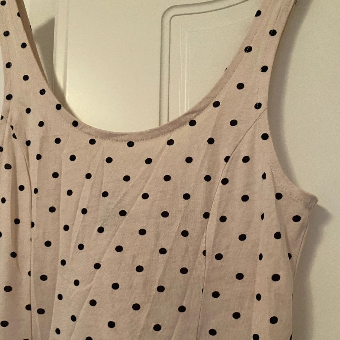 Prickig klänning från H&M - 90