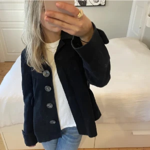 Kappa - Säljer denna jätte fina kappan som kan användas både på hösten och sommaren❤️ fint skick 