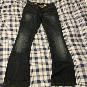 Lågmidjade only jeans - Super snygga lågmidjade bootcut jeans i strlk 25/34 som är för små❤️