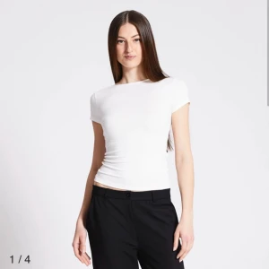 topp ”ADINA” med öppenrygg  - Säljer för att den ej kom till användning. Fint skick, endast använd en gång.   Skriv helst till mig innan ni köper, om ni har frågor hör av er. ❤️