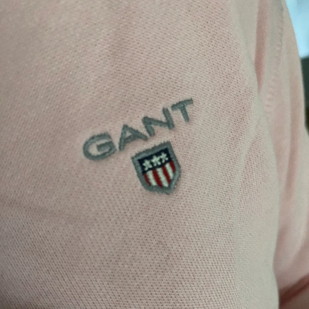 Gant tröja i storlek 170cm 15 år från kidsbrandstore. Gott skick . Tröjor & Koftor.