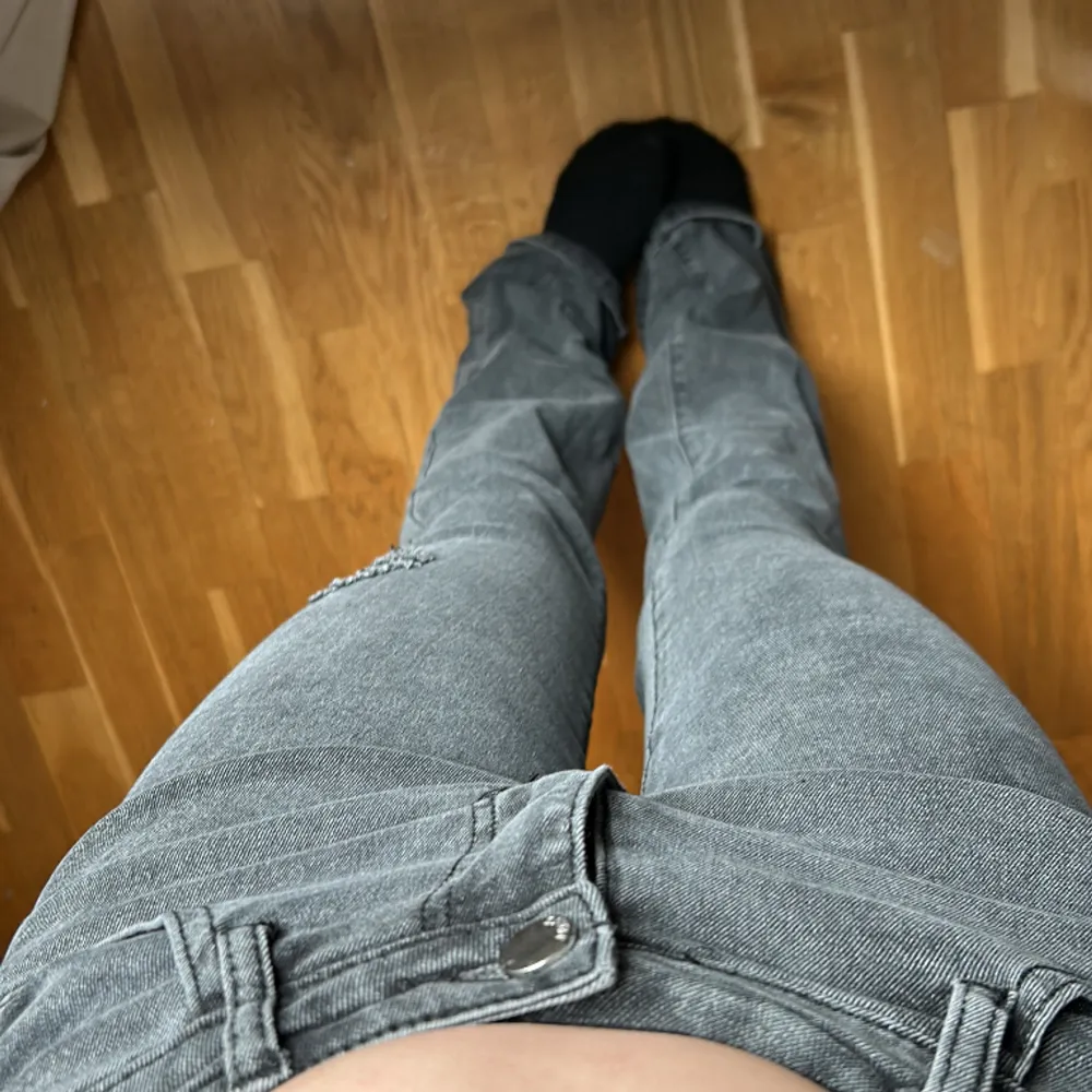 Ett var gråa jeans från shein jättefina ☺️. Jeans & Byxor.