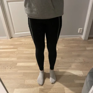 Maya delorez  - Säljer doma maya delorez ridbyxorna då jag inte rider längre så har ingen anledning att ha kvar dom.