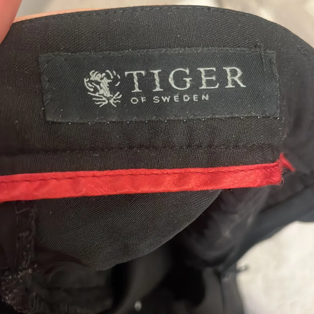 Svarta kostymbyxor ifrån tiger of sweden . Jeans & Byxor.