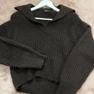 Stickad tröja  - Stickad tröja från gina, inga defekter 