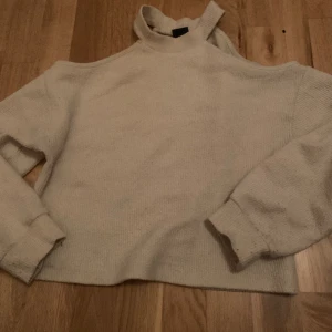 Topp - Fin basic topp med en choker 