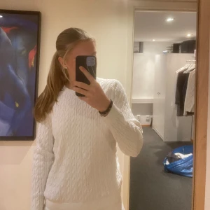 Stickad tröja - Super fin stickad tröja, i väldigt bra skick använd ca 2 gånger. Storlek M