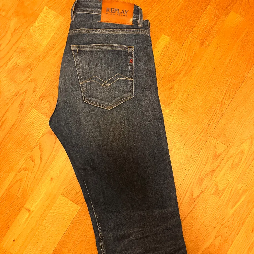 Säljer mina riktigt fräscha replay jeans knappt använda. Alla taggar finns kvar. Strl 42:44. Jeans & Byxor.