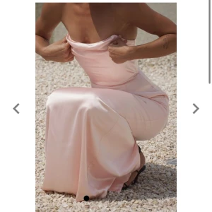 Balklänning - Balklänning från meshki i nyskick med lappar kvar då den inte gick att skicka tbx! Använd köp nu! Passar en M/L