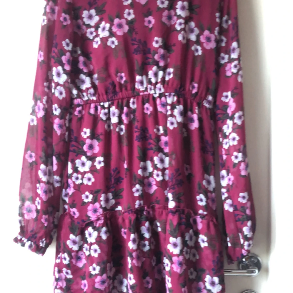 säljer denna klänning, ej använd