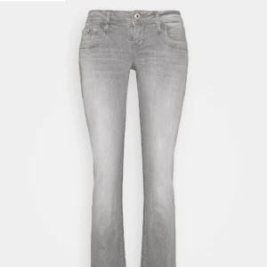 Ltb jeans - Säljer dessa fina ltb jeans i modellen valerie. Säljer för att de var för stora för mig. Passar till M-L storlek. 50 eur= 560kr
