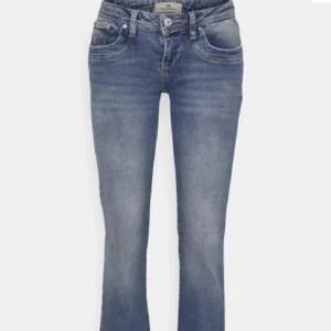 Säljer dessa Ltb jeans i modellen Valerie, köpta på Plick men har aldrig användt de! 💞💝💓