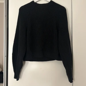Stickad tröja - Nice sticka tröja ifrån monki. Köpt för ca 1 år sen för 399kr ifrån Zalando. (Overzised) Inga täcken på användning och Inge slitage. Köp direkt för 100kr💕💕