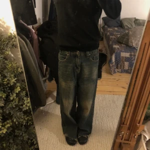 Baggy jeans - Brallor med fet flare och wash