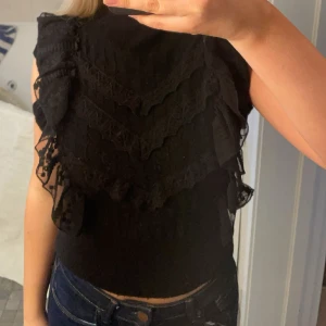 Zara topp  - Säljer denna super söta topp eftersom att den knte kommer till andvändning längre. Finns en defekt men ingenting jag elelr någon annan någonsin tänkt på. Skriv privat för fler bilder 🥰