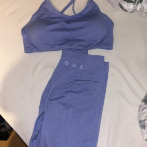 Relode set - Lilac - Ett superfint set från Relode. Prime scrunch tights - Lilac 💜seamless top - Lilac. Båda två är i nyskick då det endast är testade. (Ej använda på gym) Tights i storlek XS och topp i storlek S. Ord pris 1198kr, mitt pris 750 för båda. 