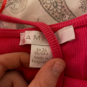 rosa klänning - använd 1 gång så i nyskick