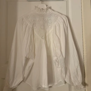 Blus/skjorta - Säljer denna jätte fina blus/skjorta som passar både S och M