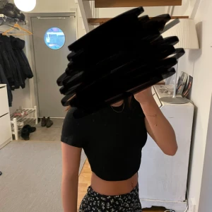 Svart magtröja - En thight svart magtröja som passar fint till allt.