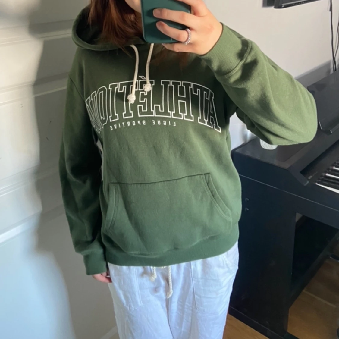 Grön hoodie med tryck