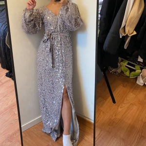 Festklänning - Sjukt fin klänning från Booho, använt en gång! Kan tänka mig gå ner i pris vid snabb affär