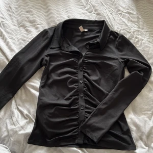 Festtopp - Festligare topp från Nelly i fint skick. Storlek xs. 