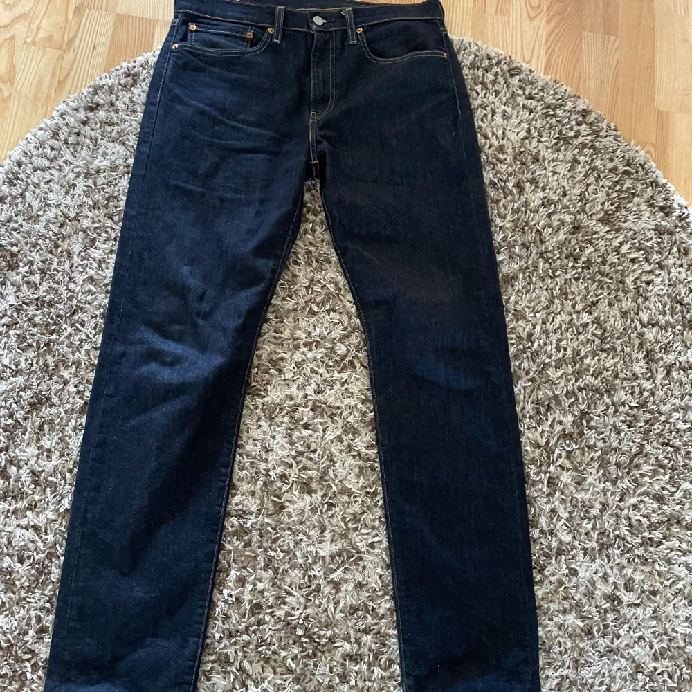 Säljer mina Levis Jeans som är i bra skick och har knappt använt dem  . Jeans & Byxor.