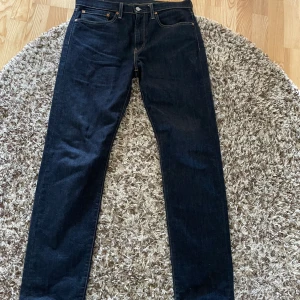 Jeans  - Säljer mina Levis Jeans som är i bra skick och har knappt använt dem  