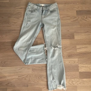 Gina Young jeans 🤩 - Säljer dessa super snygga jeans från Gina Young i storlek 146. Använda fåtal gånger och säljer då det blivit försmå och då inte kommer till användning 💓Kontakt gärna för flera frågor och bilder 🤩🤩