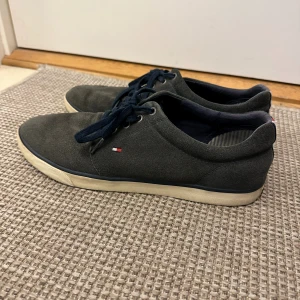 Tommy Hilfiger skor strl 43 - Tommy Hilfiger skor strl 43