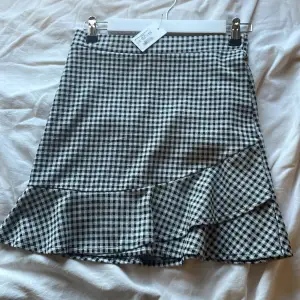 Jättefin kjol från Kappahl i storlek 170💗