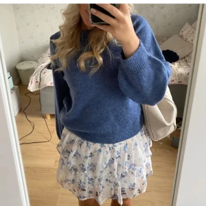 Stickad tröja  - Stickad tröja i superfin blå färg💙 Fint skick, nypris 359kr🫶🏼
