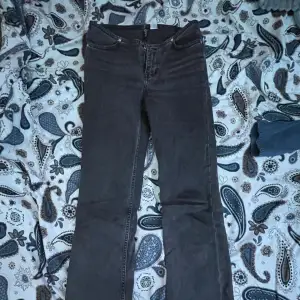jättefina jeans, stl 34, 200kr