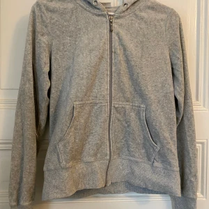 Cubus zip hoodie  - Superfin zip up hoodie från Cubus💗 den har en liten fläck vid dragkjedian som knappt syns💕