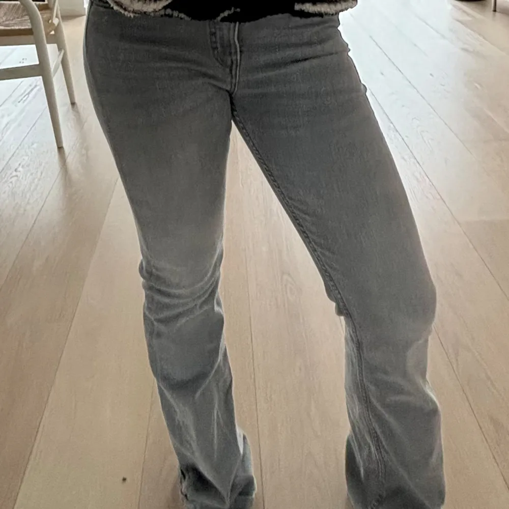 Jättesnygga jeans från Kappahl som är perfekta nu till våren!❣️❣️Strl 170 och man kan ha dem om man är S💞. Jeans & Byxor.