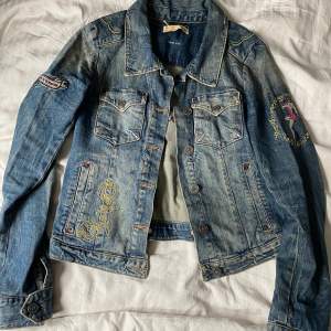Vintage odd molly jeansjacka, stl xs, graphic, använd men bra skick, nypris 2000kr