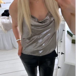 Glittrig topp linne - Glittrig topp/linne 