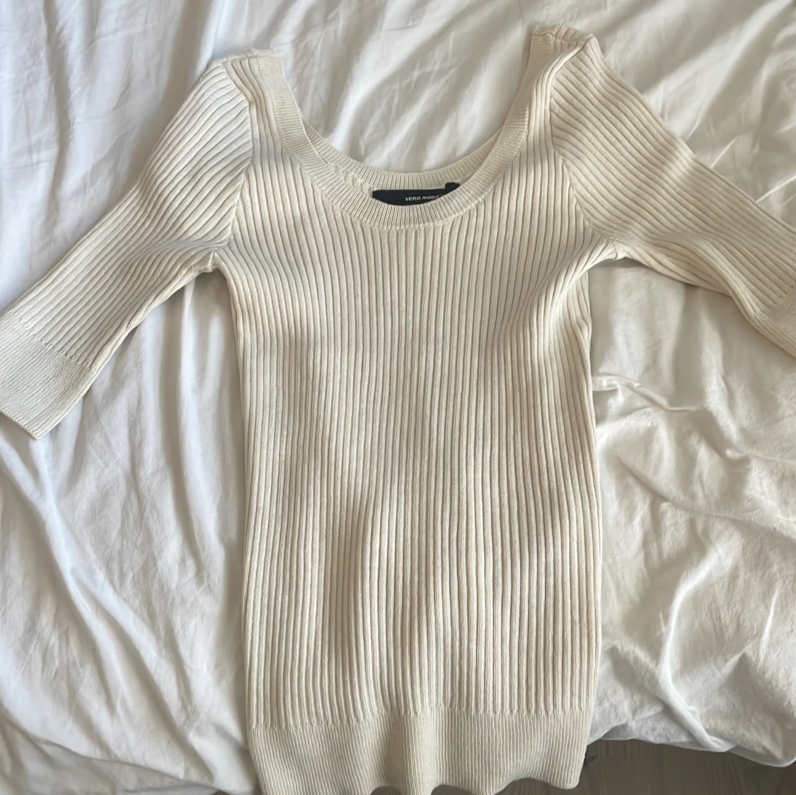  stickad tröja med urringning  - 90