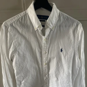 Ralph lauren skjorta  - Snygg Ralph lauren skjorta! Storlek Small. Väl använd. Men i bra skick!! 