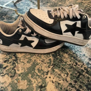 Bape skor  - Bape skor som är i storlek 43/44 FÃǩe