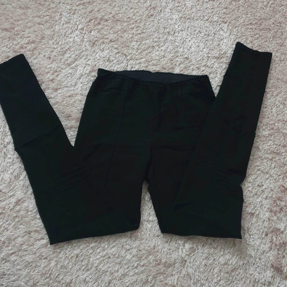 Svarta byxor finbyxor