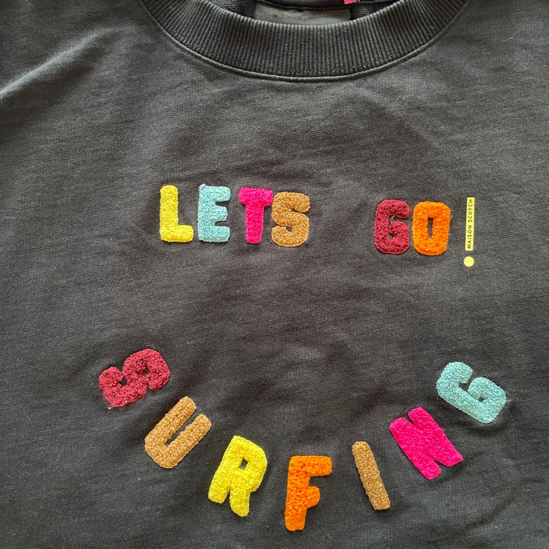 Svart sweatshirt från Scotch & Soda i strl M - 90