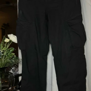 Lågmidjade cargobyxor  - Jättesnygga och bekväma cargobyxor.